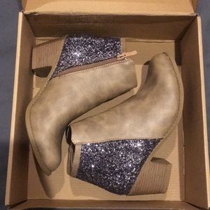 *LAST CHANCE* Glitter Ankle Boots Size 6.5